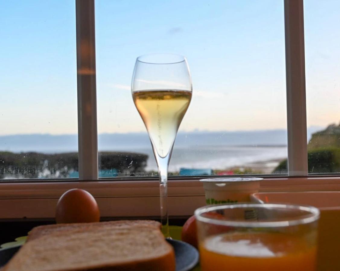 The Originals Hotel Le Cise Restaurant Chambres Et Suites Ault Εξωτερικό φωτογραφία